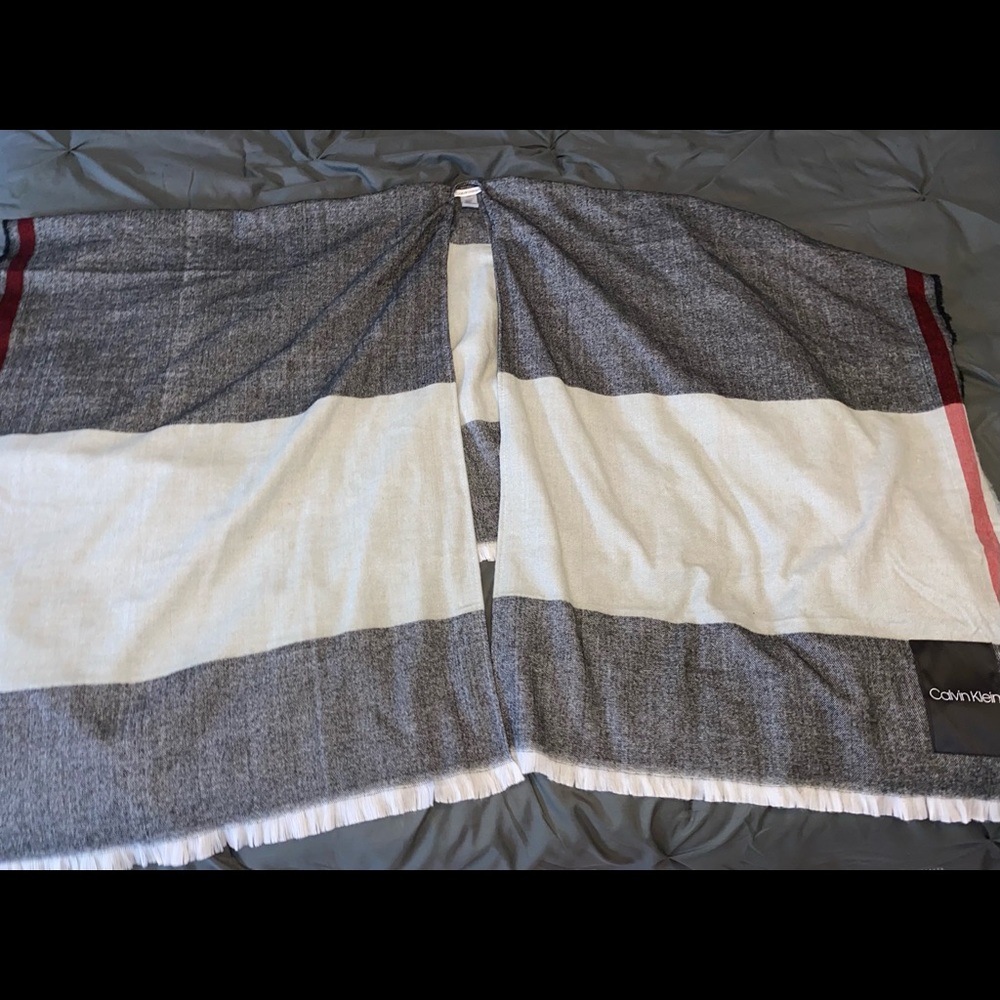 Calvin Klein poncho